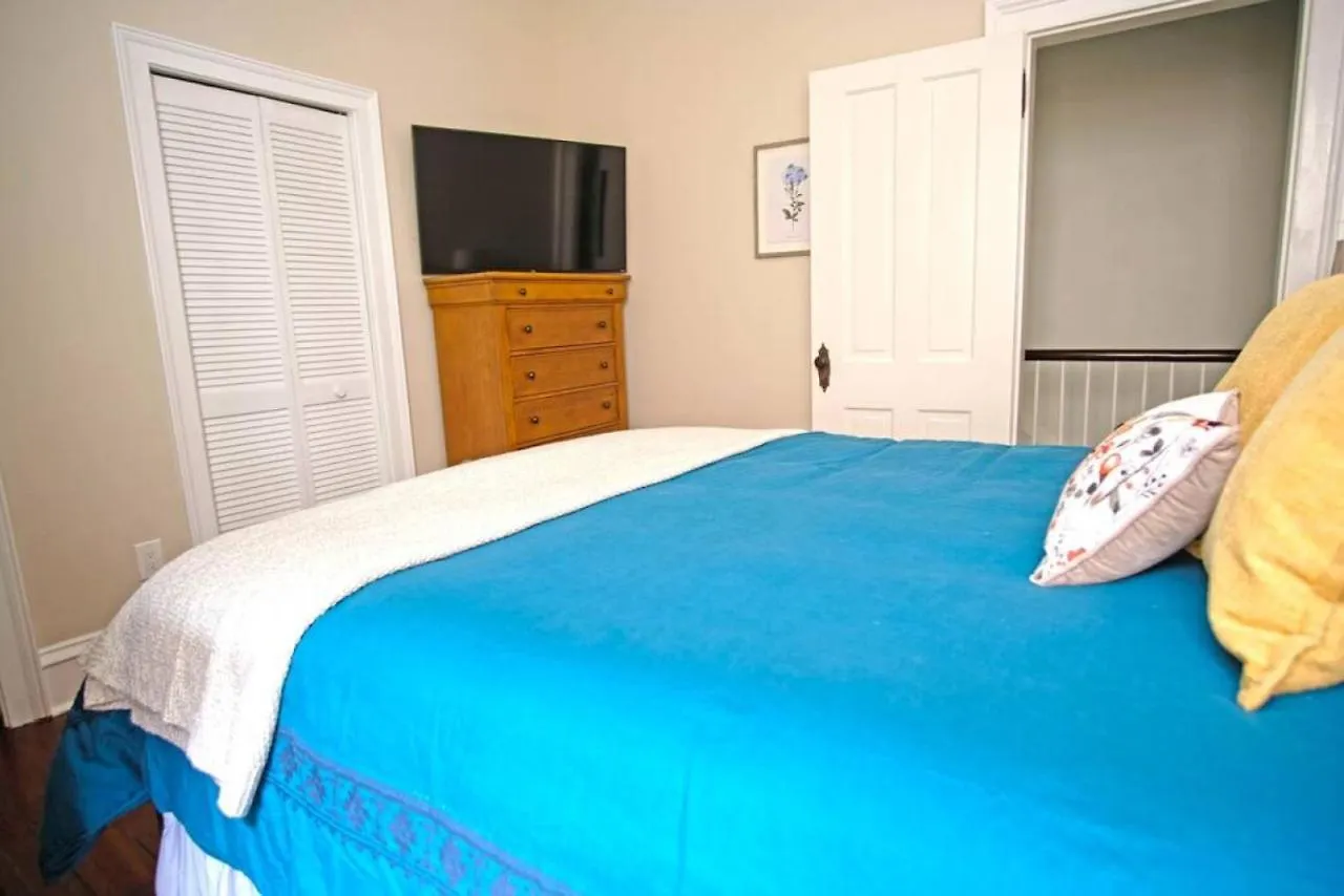 בית נופש סוואנה Historic 3 Bedroom On Chatham Square
